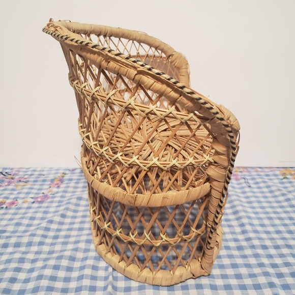 Vintage Wicker Doll Loveseat Plant Stand - Picture 4 of 8